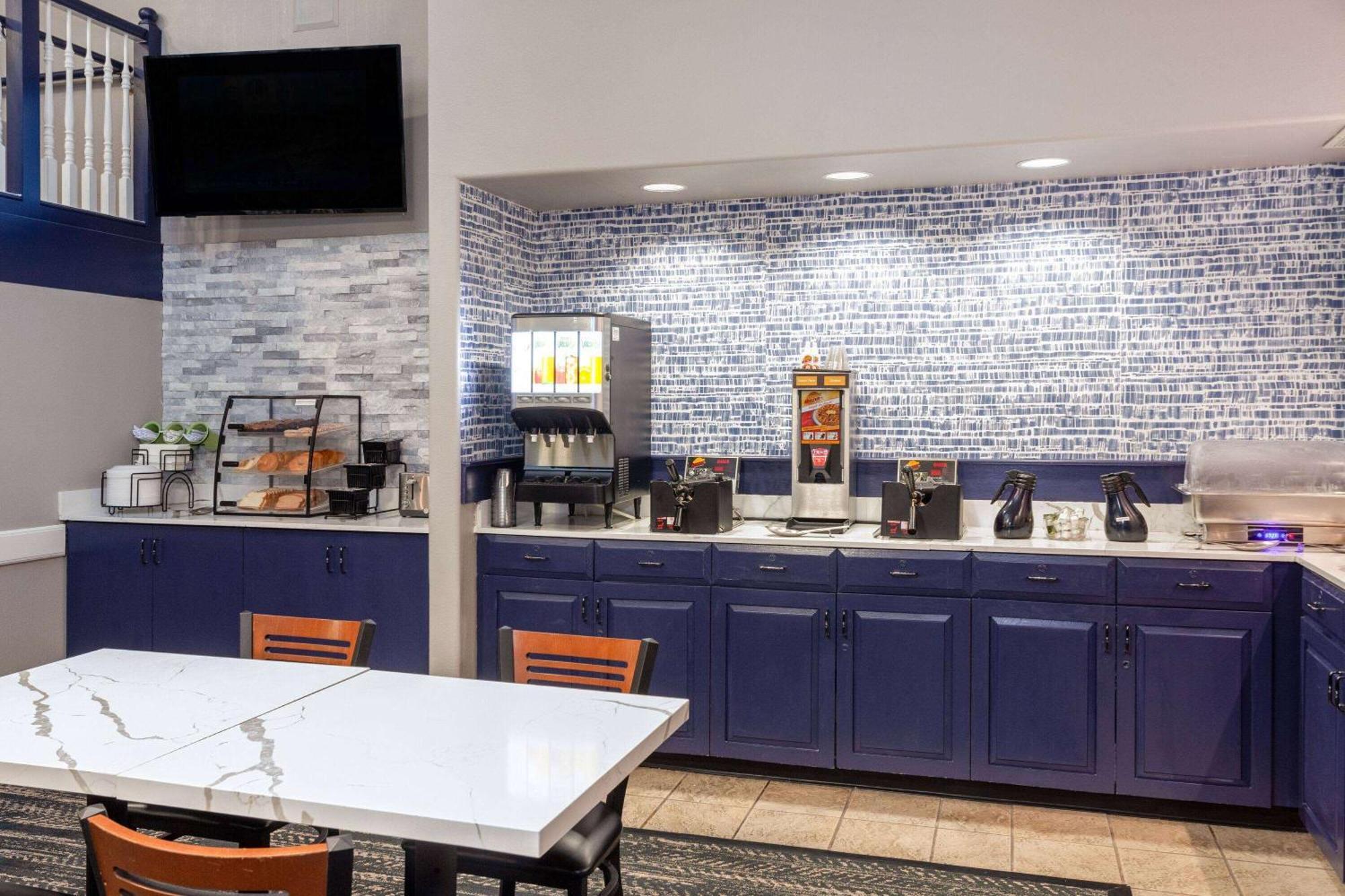 Americinn By Wyndham Peoria Bagian luar foto
