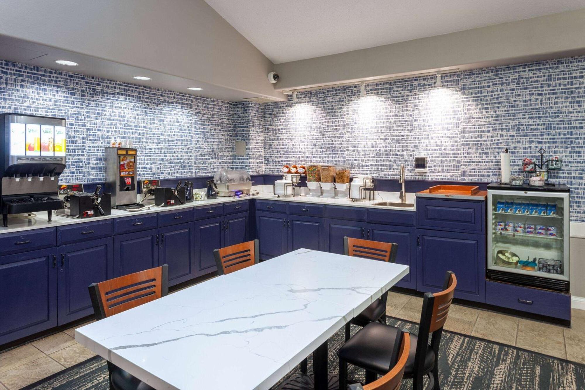 Americinn By Wyndham Peoria Bagian luar foto